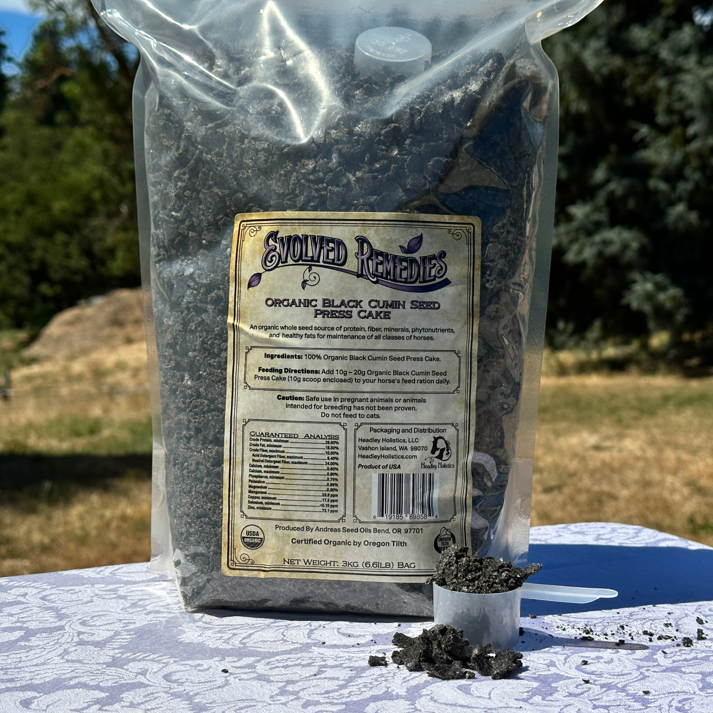 Product Photo of the best horse supplement, organic black cumin seed press cake. Shiny horse coats, best horse hoof supplement, natural horse fly repellent and immune support for horses